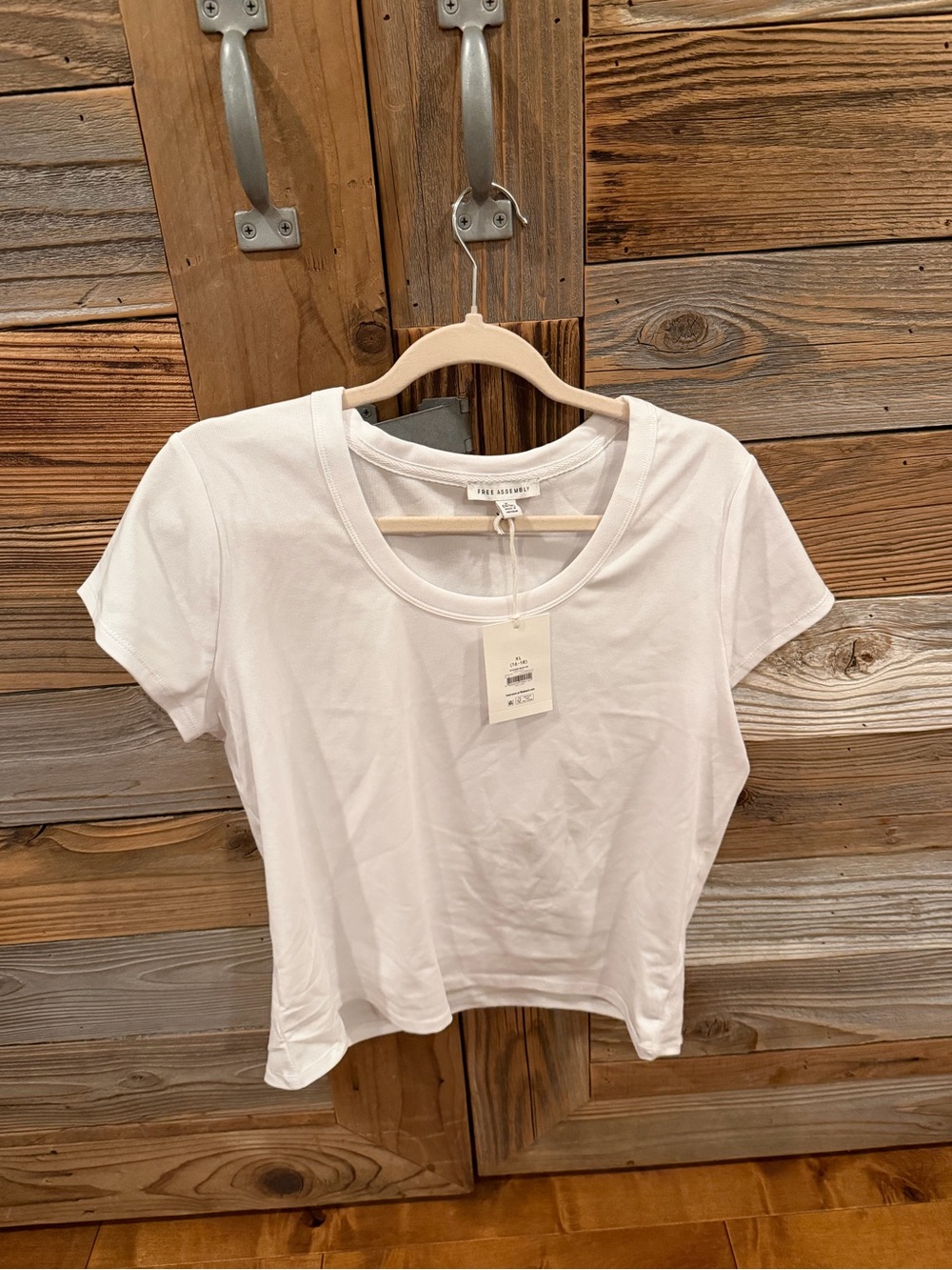 Free Assembly White Tee - size XL (16-18)